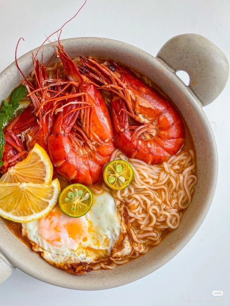 Sau Khi Thấy Bình Luận, Nữ Phụ Và Anh Trai Kế HE